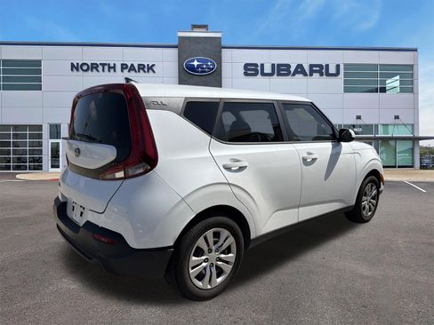 Used 2020 Kia Soul LX FWD image 3