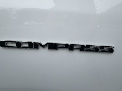 Used 2022 Jeep Compass Latitude AWD/4WD image 12