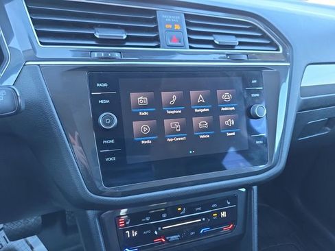 Used 2023 Volkswagen Tiguan SE AWD/4WD image 18