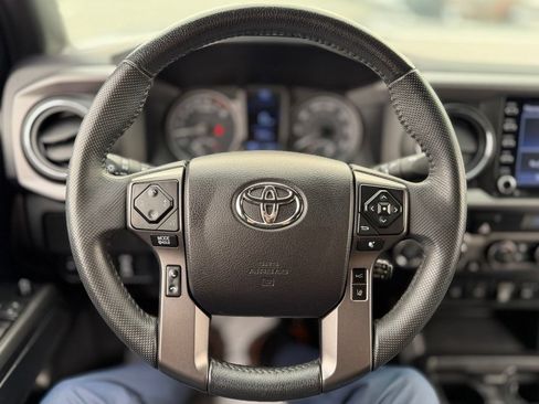 Used 2021 Toyota Tacoma TRD Off-Road w/ Technology Package AWD/4WD image 8