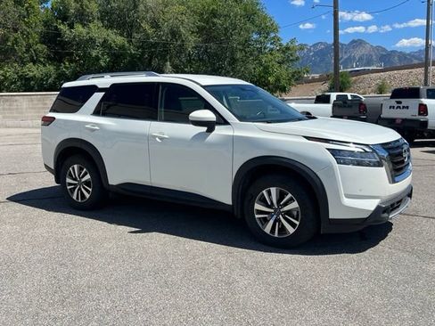 Used 2024 Nissan Pathfinder SL AWD/4WD image 10