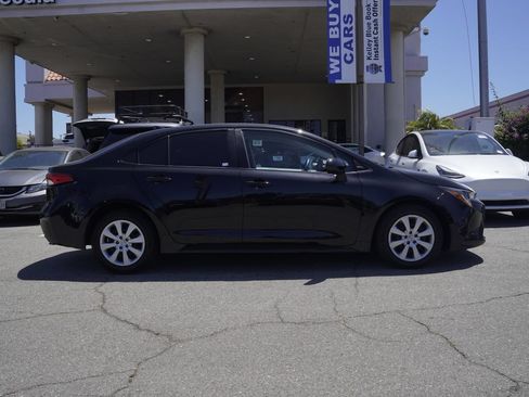 Used 2023 Toyota Corolla LE FWD image 3