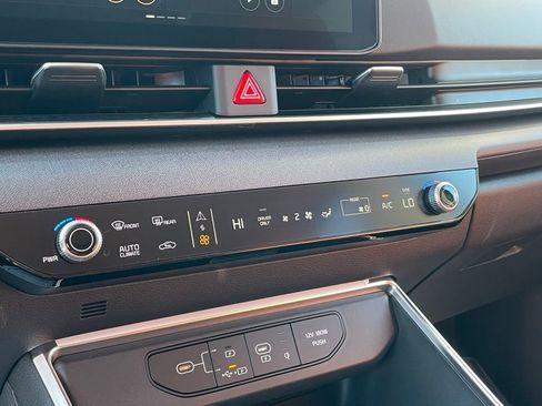 New 2026 Kia Carnival EX FWD image 17