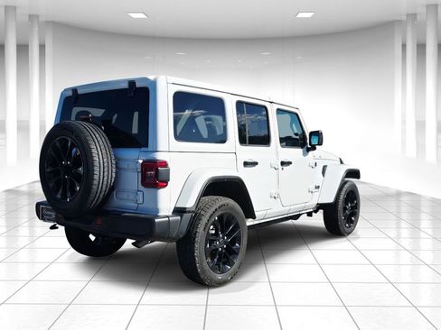 Used 2025 Jeep Wrangler Unlimited Sahara w/ Safety Group AWD/4WD image 3