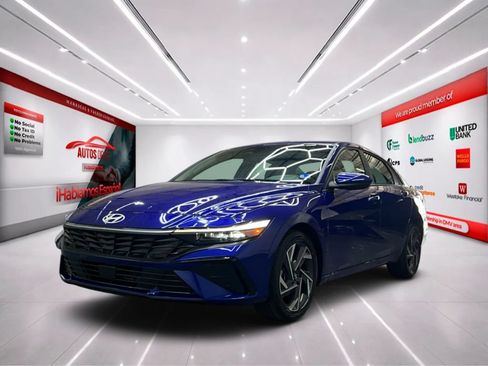 Used 2025 Hyundai Elantra SEL FWD image 3