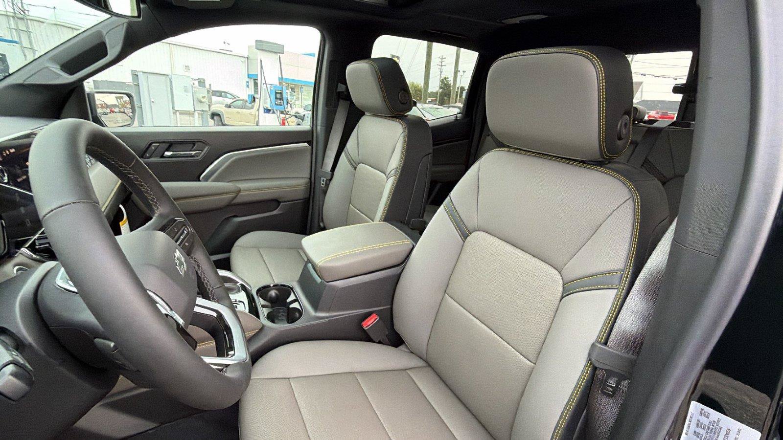 New 2026 Chevrolet Colorado ZR2 w/ Technology Package AWD/4WD image 18