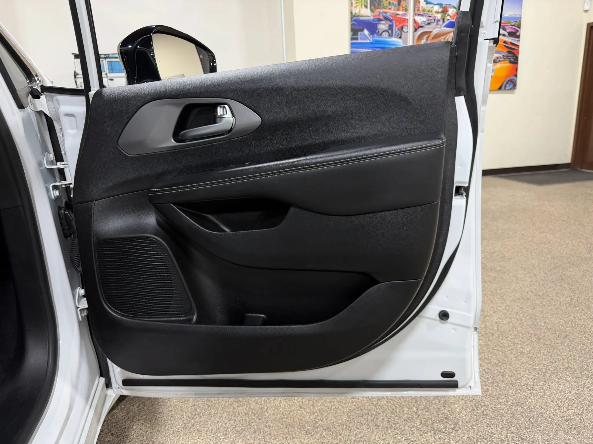 Used 2025 Chrysler Pacifica Select FWD image 38
