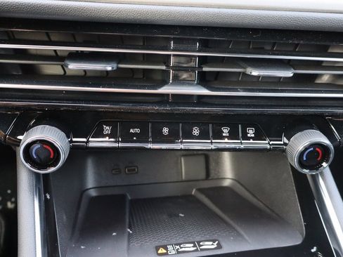 New 2026 Chevrolet Traverse LT image 12