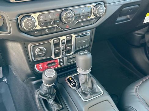 New 2026 Jeep Wrangler Unlimited Rubicon w/ Technology Group image 22