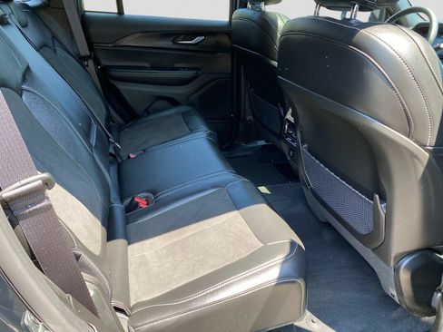 Certified 2025 Jeep Grand Cherokee Altitude AWD/4WD image 28