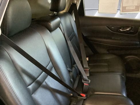 Used 2019 Nissan Rogue SL image 16