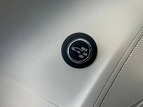 Used 2021 Buick Envision Essence FWD image 18