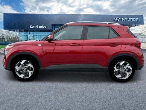 New 2025 Hyundai Venue SEL FWD image 3