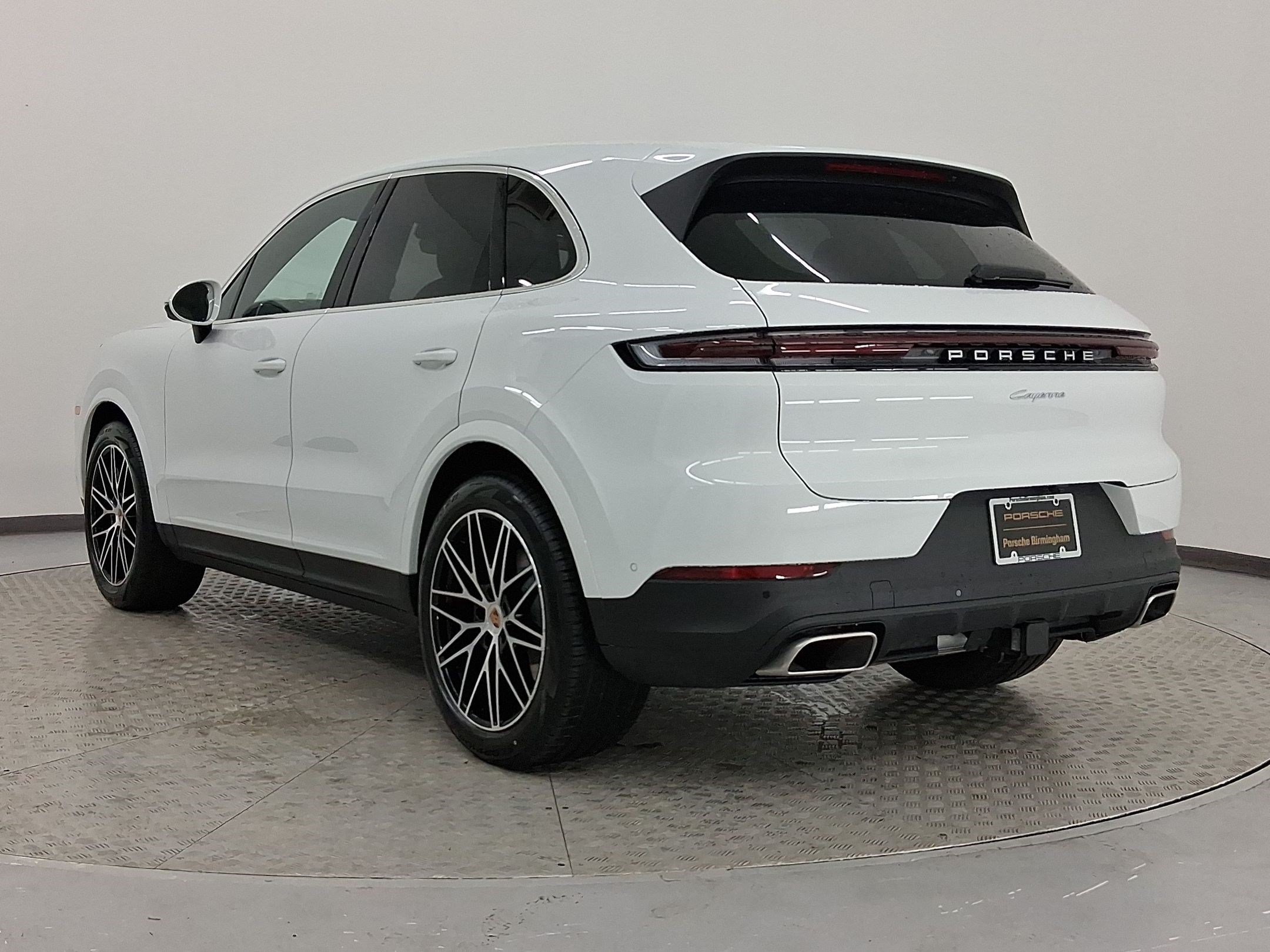 Used 2026 Porsche Cayenne AWD/4WD image 3