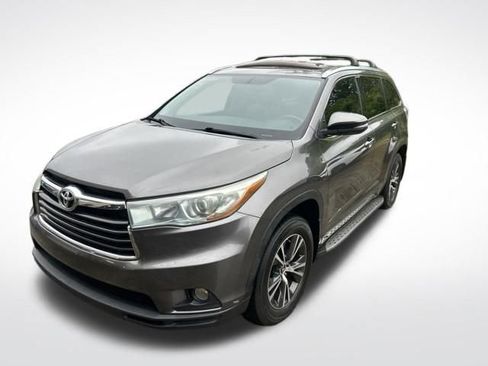 Used 2016 Toyota Highlander XLE FWD image 7