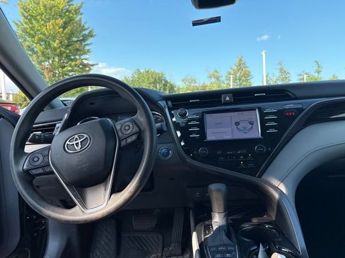 Used 2019 Toyota Camry LE FWD image 19