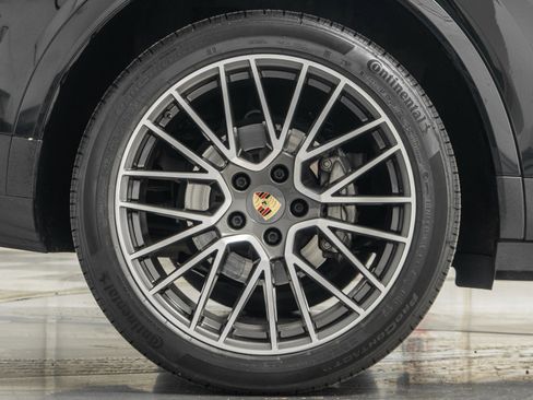 Used 2022 Porsche Cayenne Coupe AWD/4WD image 39