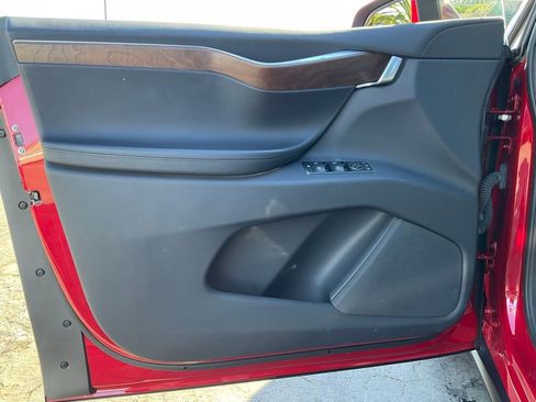 Used 2017 Tesla Model X 75D image 24