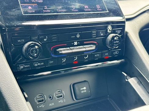 Used 2025 Jeep Grand Cherokee L Laredo RWD image 27