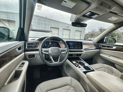Used 2024 Volkswagen Atlas SE image 10