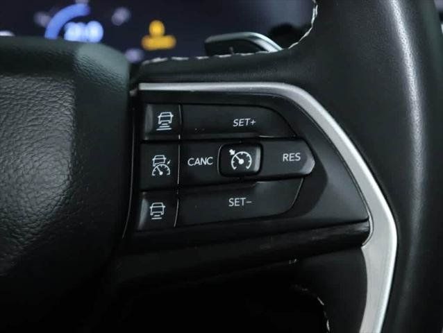 Used 2023 Jeep Grand Cherokee Laredo AWD/4WD image 24