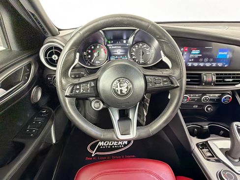 Used 2023 Alfa Romeo Giulia Veloce AWD/4WD image 25