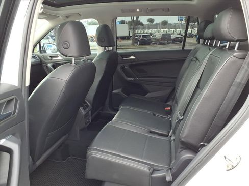 Used 2020 Volkswagen Tiguan SE w/ Panoramic Sunroof Package image 16