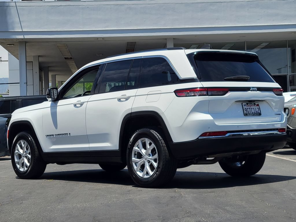 Used 2023 Jeep Grand Cherokee Limited RWD image 2