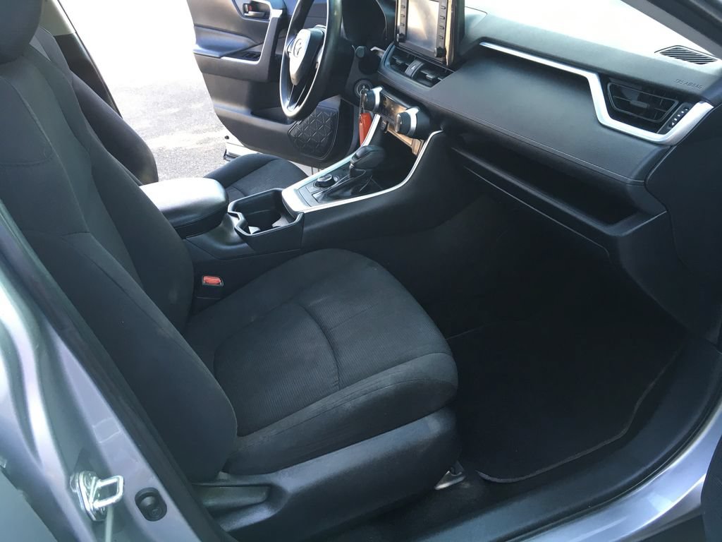 Used 2019 Toyota RAV4 LE w/ Carpet Mat Package AWD/4WD image 29
