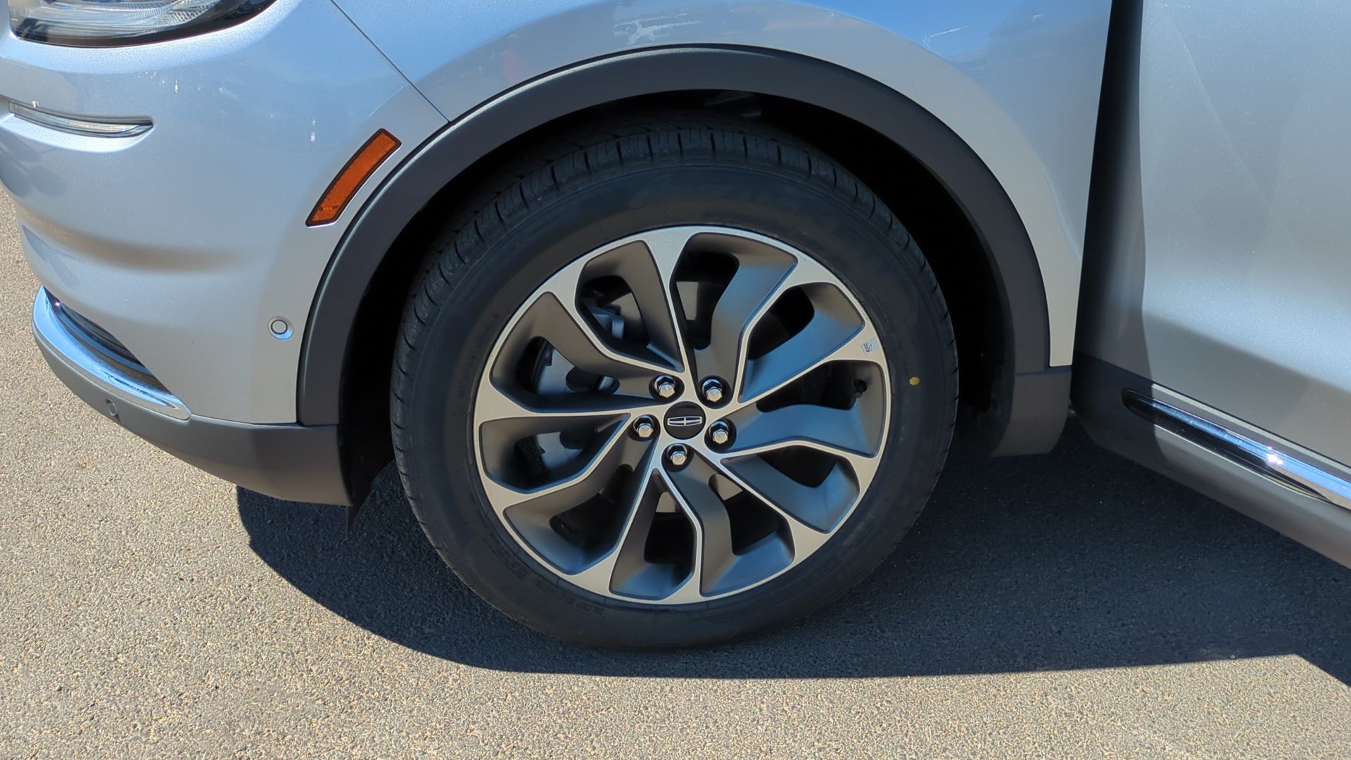 Used 2022 Lincoln Nautilus Reserve w/ Equipment Group 201A FWD image 11