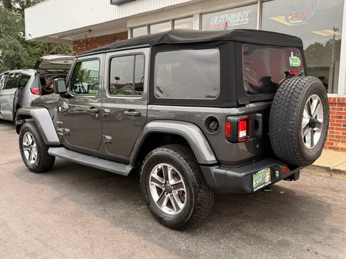Used 2018 Jeep Wrangler Unlimited Sahara AWD/4WD image 2