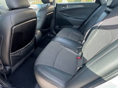 Used 2012 Hyundai Sonata SE w/ Navigation & Sunroof Pkg image 12