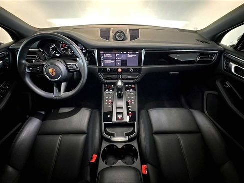 Used 2026 Porsche Macan AWD/4WD image 17