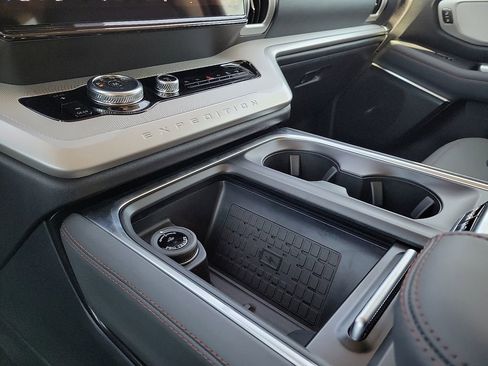 New 2025 Ford Expedition Active image 25