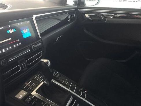 Used 2019 Porsche Macan AWD/4WD image 22