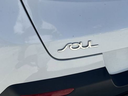 Used 2020 Kia Soul LX image 9