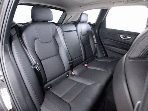 Certified 2025 Volvo XC60 B5 Plus image 19