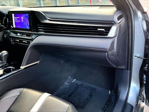 Used 2025 Toyota Camry SE image 15