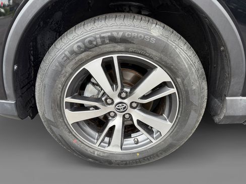 Used 2018 Toyota RAV4 XLE image 9