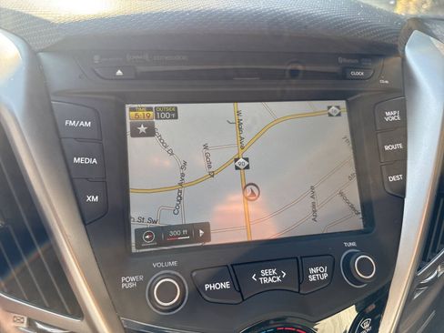 Used 2012 Hyundai Veloster w/ Style Pkg FWD image 24