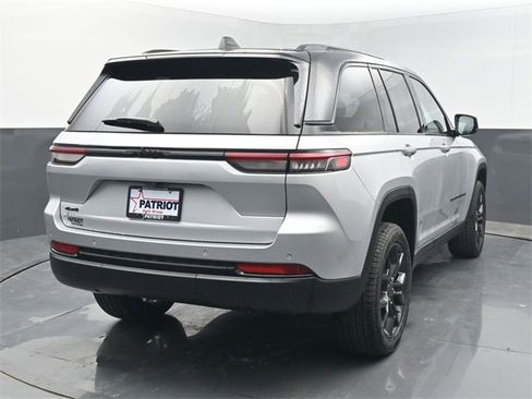 New 2025 Jeep Grand Cherokee Limited image 5