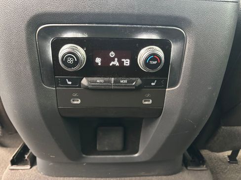 Used 2022 GMC Yukon XL Denali image 15