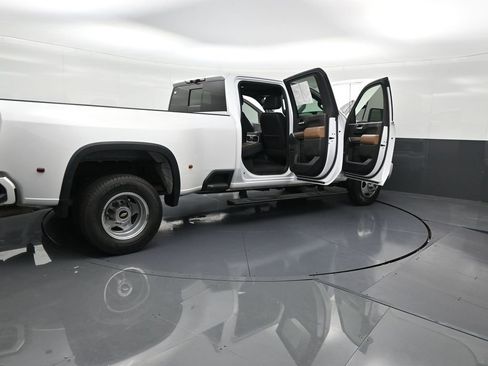 Used 2022 Chevrolet Silverado 3500 High Country image 31
