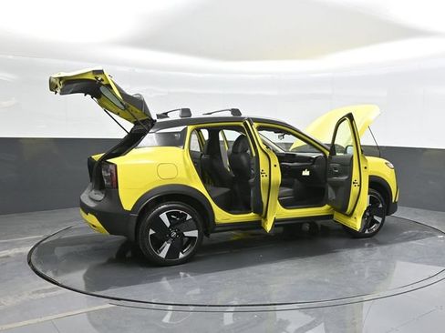 Used 2025 Nissan Kicks SR FWD image 37