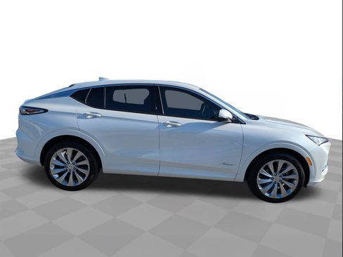 Certified 2024 Buick Envista Avenir image 3