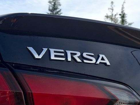 New 2025 Nissan Versa SR w/ Trunk Package FWD image 19
