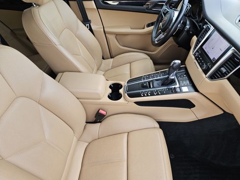 Used 2018 Porsche Macan image 15
