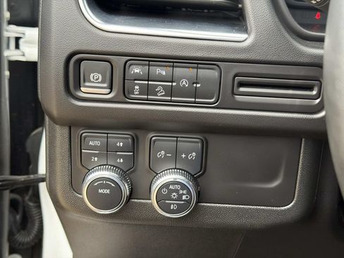 Used 2024 GMC Yukon AT4 AWD/4WD image 24