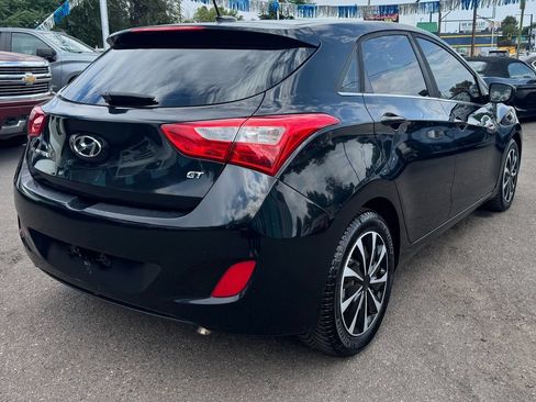 Used 2017 Hyundai Elantra GT FWD image 3