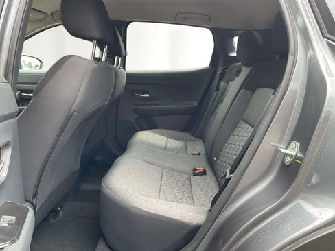 Used 2026 Nissan Kicks SV FWD image 9